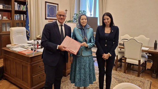 دیدار و گفتگوی خانم مریم رجوی با آقای فابیو رامپلی معاون پارلمان ایتالیا و خانم گروپیونی عضو کمیسیون&nbsp;خارجه