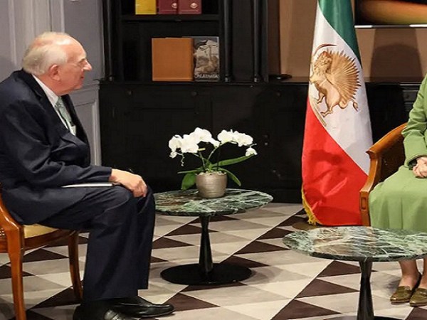 دیدار و گفتگوی خانم مریم رجوی با آقای استفن رپ سفیر آمریکا در امور جنایت جنگی&nbsp;۲۰۱۵