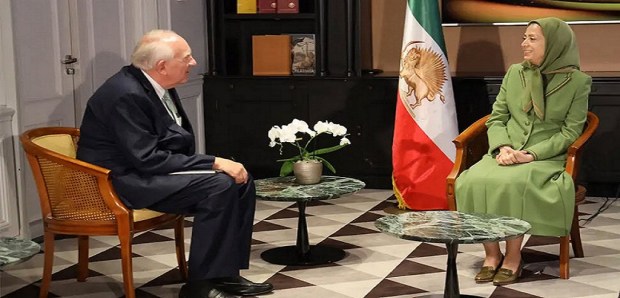 دیدار و گفتگوی خانم مریم رجوی با آقای استفن رپ سفیر آمریکا در امور جنایت جنگی&nbsp;۲۰۱۵